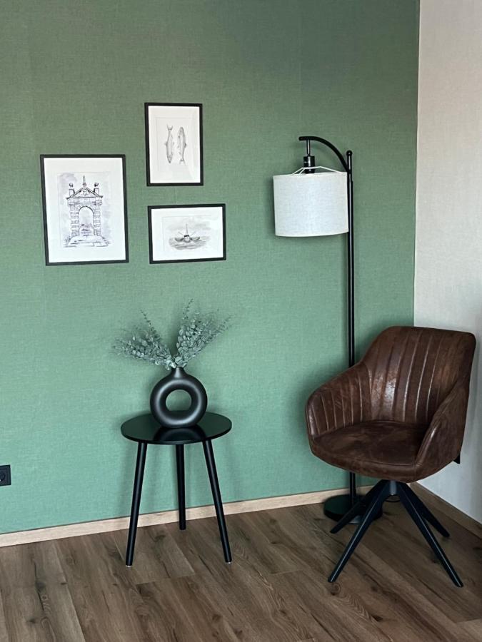 Gemuetliches Studio Im Stadtkern Mit Kanalblick Emden Esterno foto