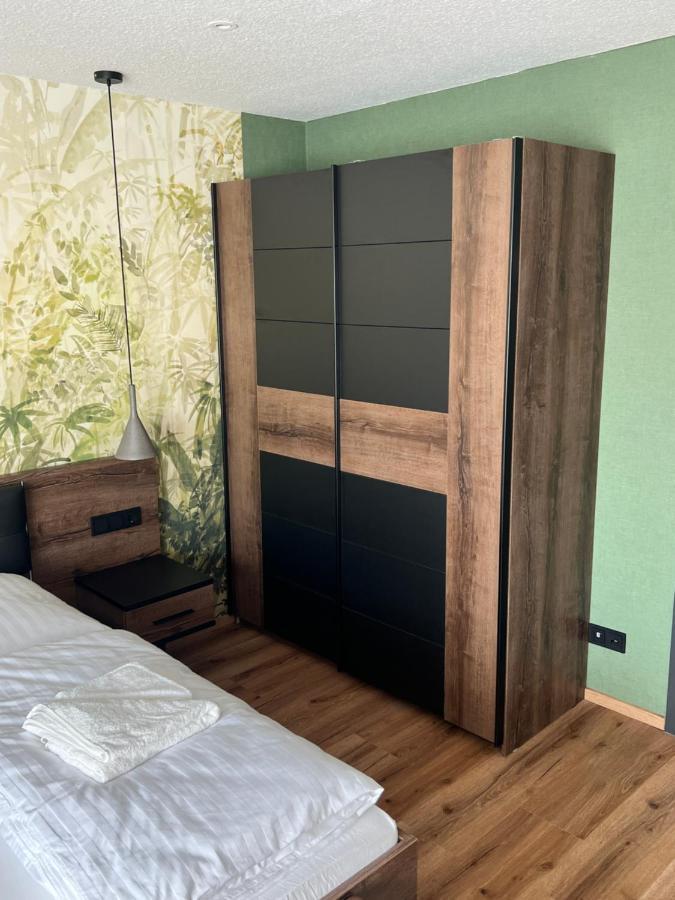 Gemuetliches Studio Im Stadtkern Mit Kanalblick Emden Esterno foto